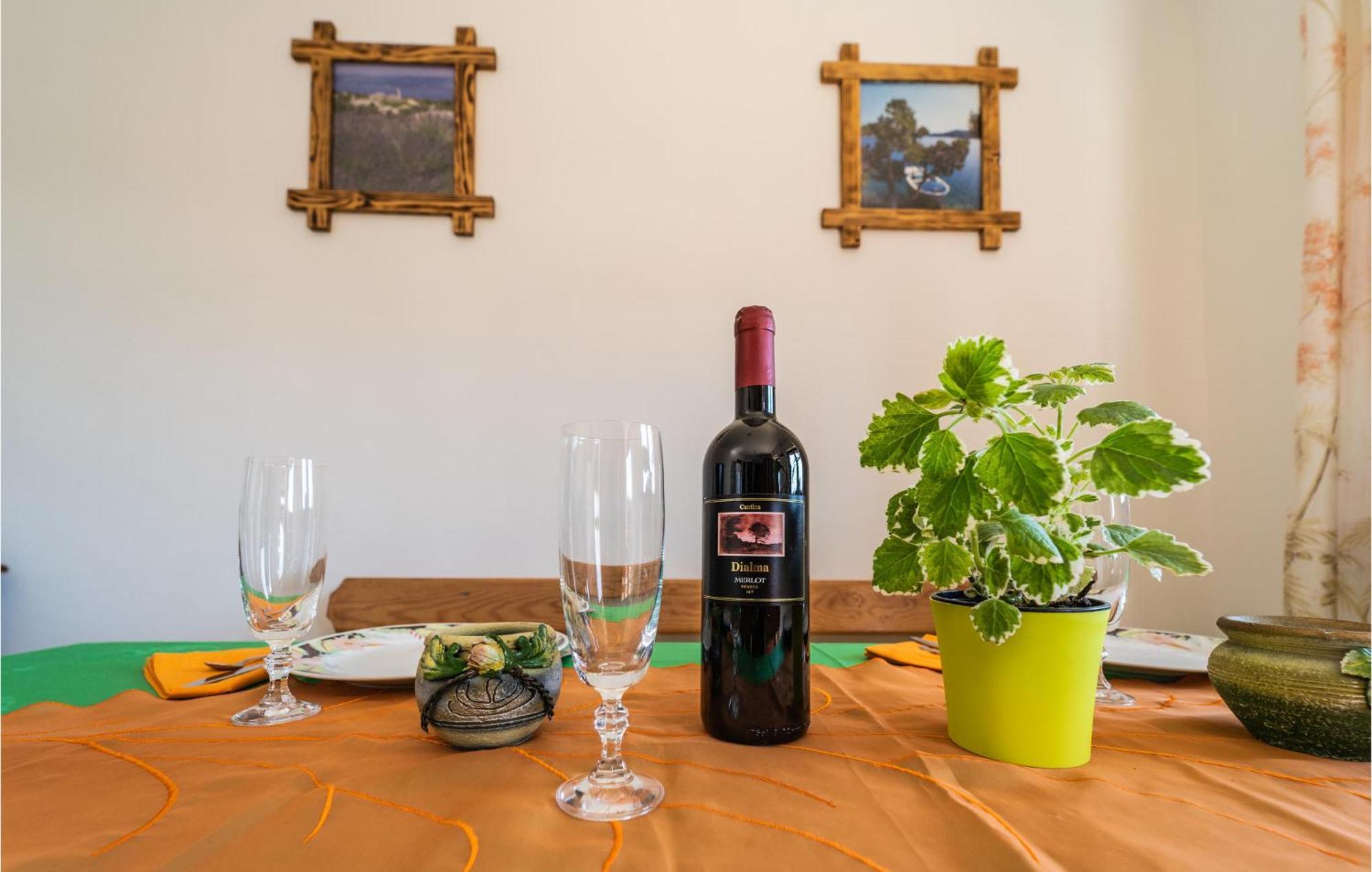 Beautiful Apartment In Krnica With Kitchen Eksteriør billede