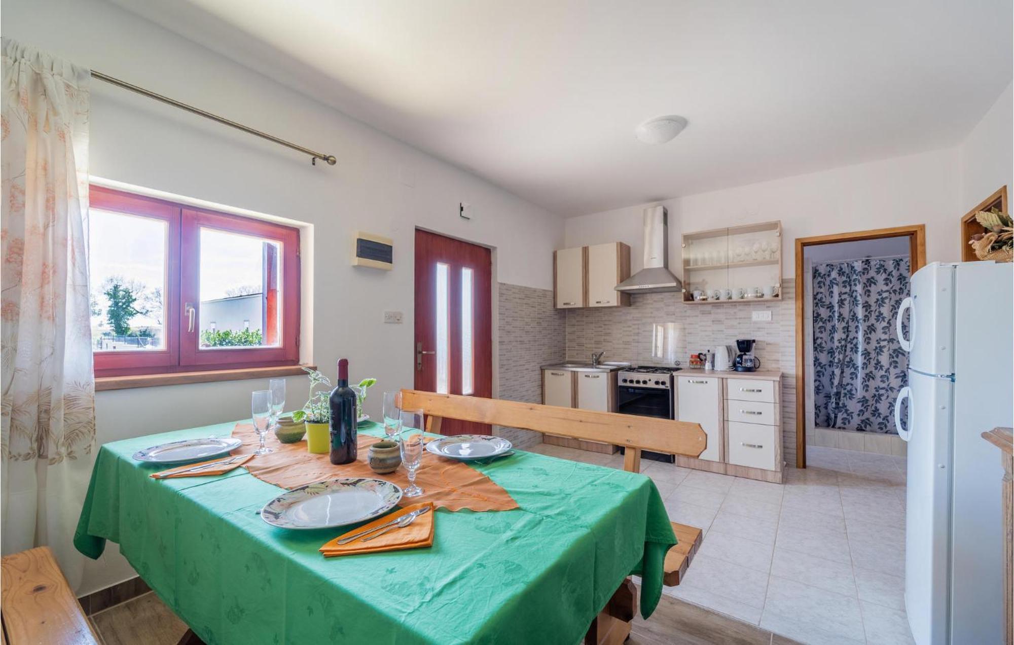 Beautiful Apartment In Krnica With Kitchen Eksteriør billede
