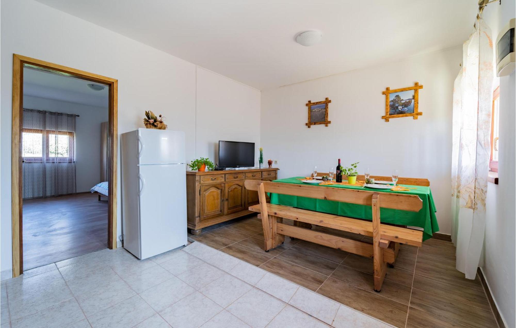 Beautiful Apartment In Krnica With Kitchen Eksteriør billede